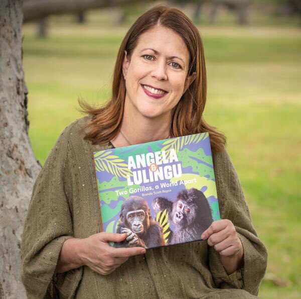 PrjDragonfly's tweet image. Congrats to AIP grad Brenda Scott Royce ’23 whose children’s book, "Angela &amp;amp; Lulingu: Two Gorillas, A World Apart," was published by Blue Sneaker Press. It started as a course project while Brenda was pursuing her master’s. She’ll also be discussing her book at the AZA conference