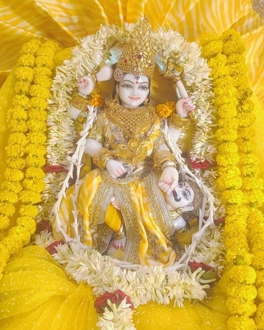 baglamukhipuja's tweet photo. माँ बगलामुखी की पूजा में पीले आसन, पीले वस्त्र, पीले फल और पीले भोग का प्रयोग करना चाहिए। माँ के मंत्र जाप के लिए हल्दी की माला का प्रयोग करना चाहिए। https://t.co/gjT5DuQ0lH