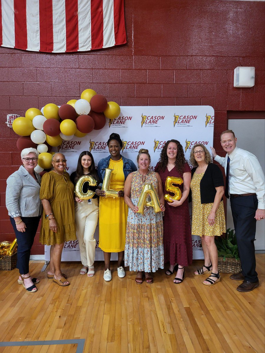 lauracaylor23's tweet photo. Pumped for the 2023-2024 school year with these guys by my side! #5thGradeRocks #BestTeamEVER #TeacherLife @CLAchargers @MCScommunicates https://t.co/g8VCvWkjf4