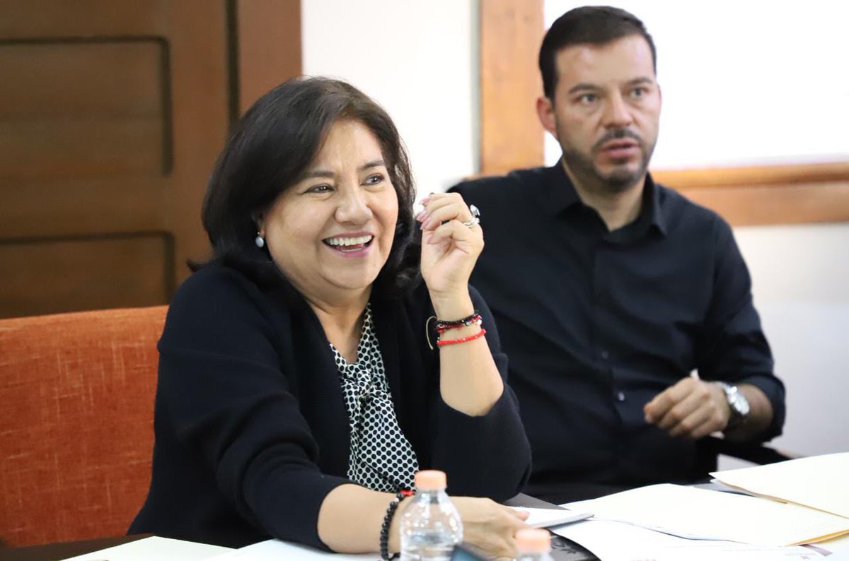 difhgo's tweet photo. Con la finalidad de generar un rumbo claro y planes reales que beneficien a los grupos prioritarios del estado, la presidenta del Patronato del DIFH, Edda Vite y el titular del Sistema, Javier Rodríguez Sagahón se reunieron con las y los enlaces administrativos… https://t.co/CDAqSV8IZR
