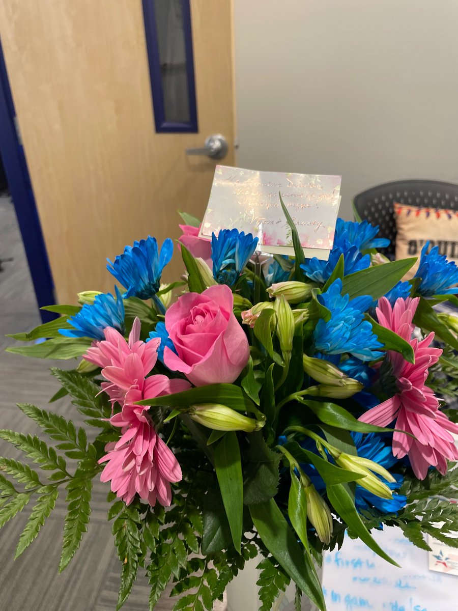 srfuller715's tweet photo. Don’t ever use @BlossomFlowerDelivery !  They are a complete scam! I wish I had checked reviews before I used them. An F grade on the Better Business Bureau with 19 pages of complaints. They will charge you for one arrangement but send one of lesser quality and price. https://t.co/s2iUROMKZP