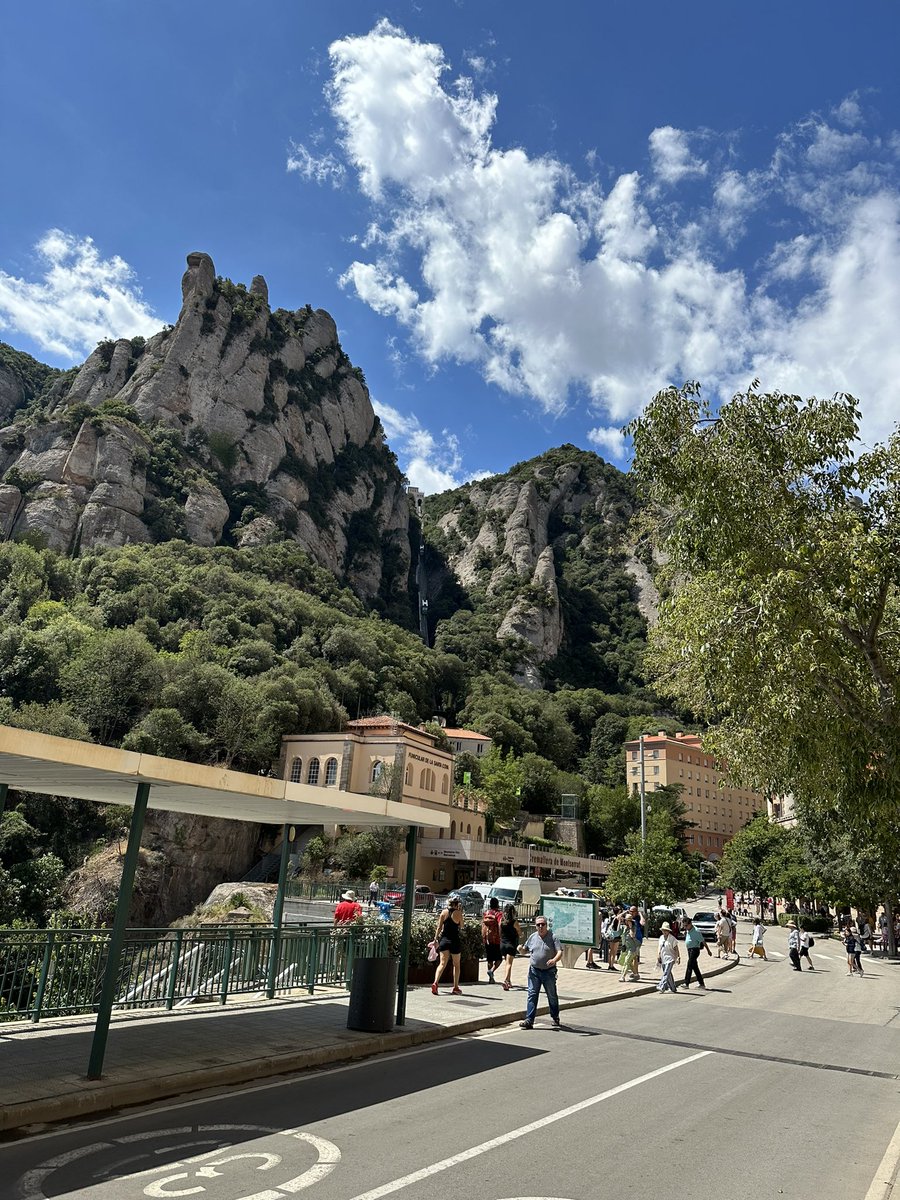 Matt74P's tweet photo. #travels #Monsterrat #spain #holiday fantastic views and amazing architecture in Monsterrat. https://t.co/aDKiywYfdd