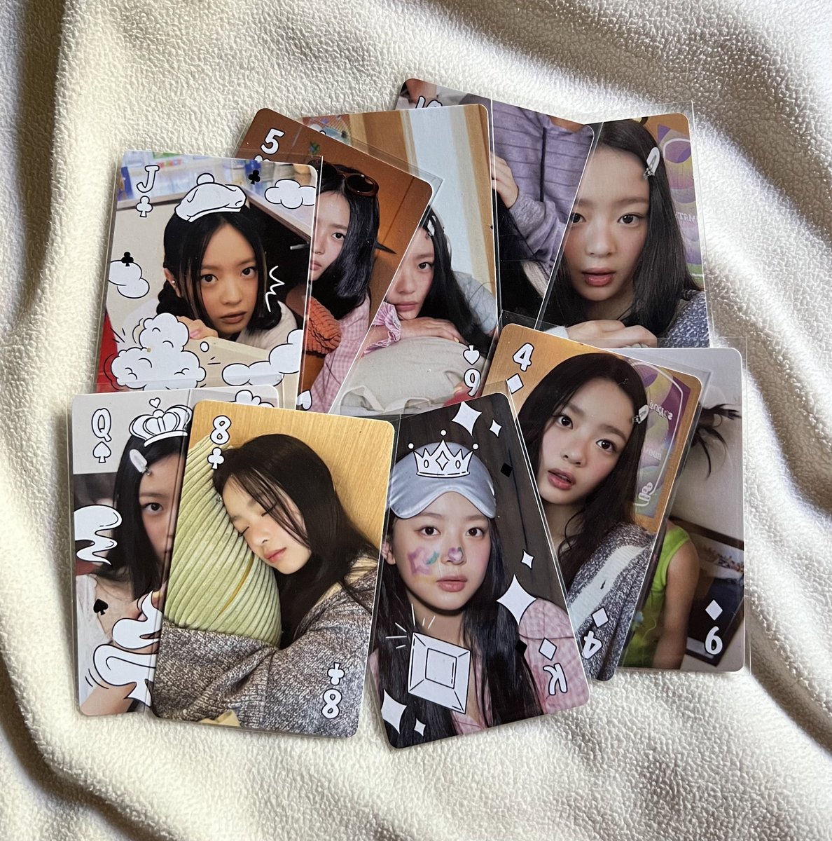 pajiscope's tweet photo. 👛 #pjscosells • wts lfb newjeans ph  .ᐟ
        ⤷ hanni sg23 pc set - ₱400

— all onhand &amp; in good condi, x sensi
— rush selling ; reply or dm to claim
— prio payo or reservation

t. season greetings 2023 photocard tulog headphones clips https://t.co/WQ1Qsspn7T