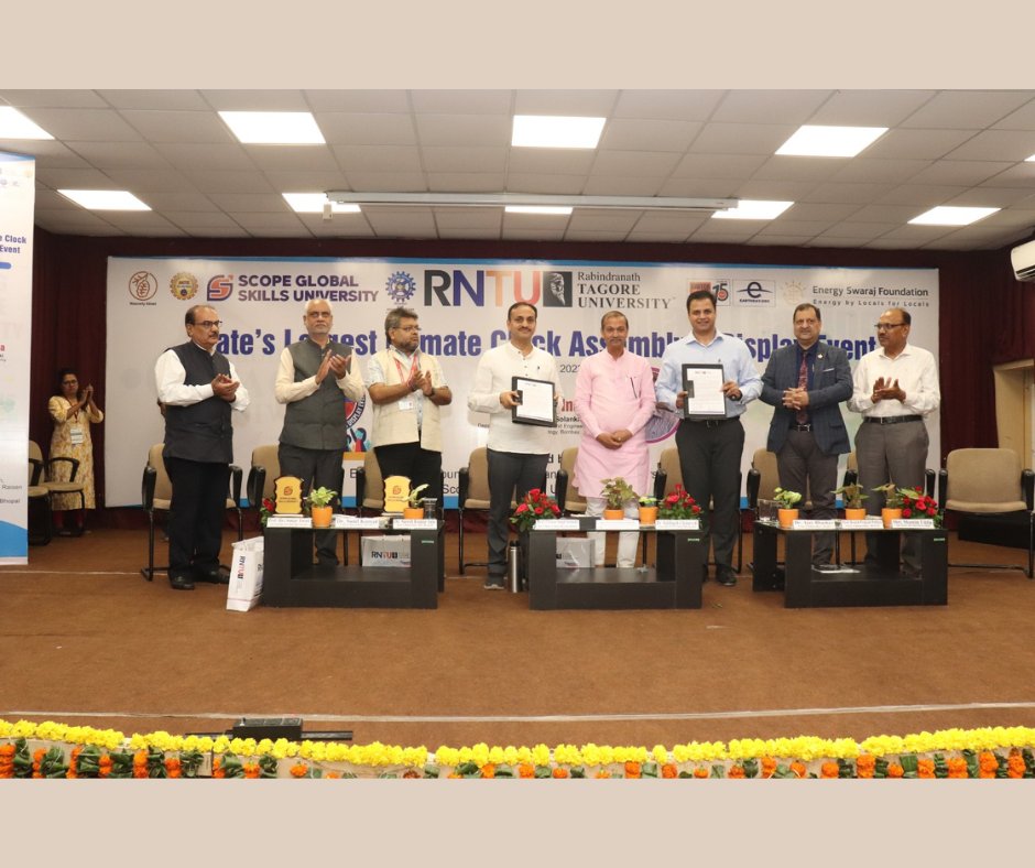 sgsuniversity's tweet image. Historic first: 5 prestigious university Vice Chancellors, along with Minister Shri Om Prakash Sakhlecha, support Prof. Chetan Solanki, the Solar Man of India, in  mission to combat climate change. 
#ScopeGlobalSkillsUniversity #SolarManOfIndia #ClimateAction #MPUnitesForEarth