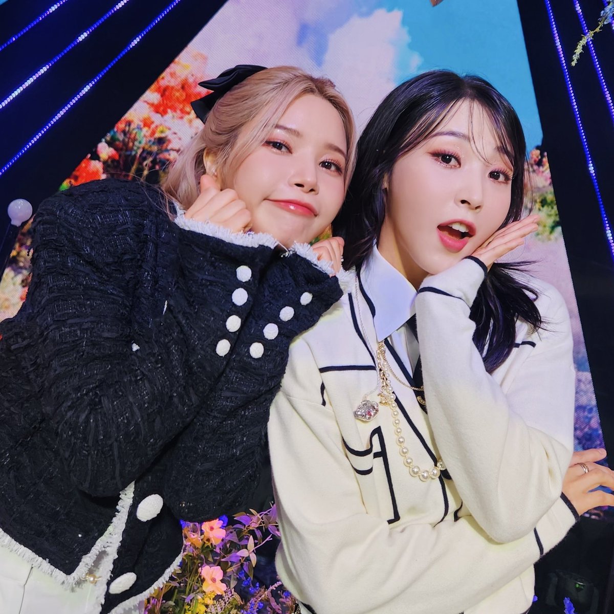 RBW_MAMAMOO's tweet photo. [#마마무+]

잠시 후 5시 15분, KBS ‘뮤직뱅크’
어느 봄날보다 화사하게 피어나는
우리 맘플의 무대 함께 해요🌸

#마마무플러스 #MAMAMOOplus
#댕댕 #dangdang https://t.co/yj6JmBmp66