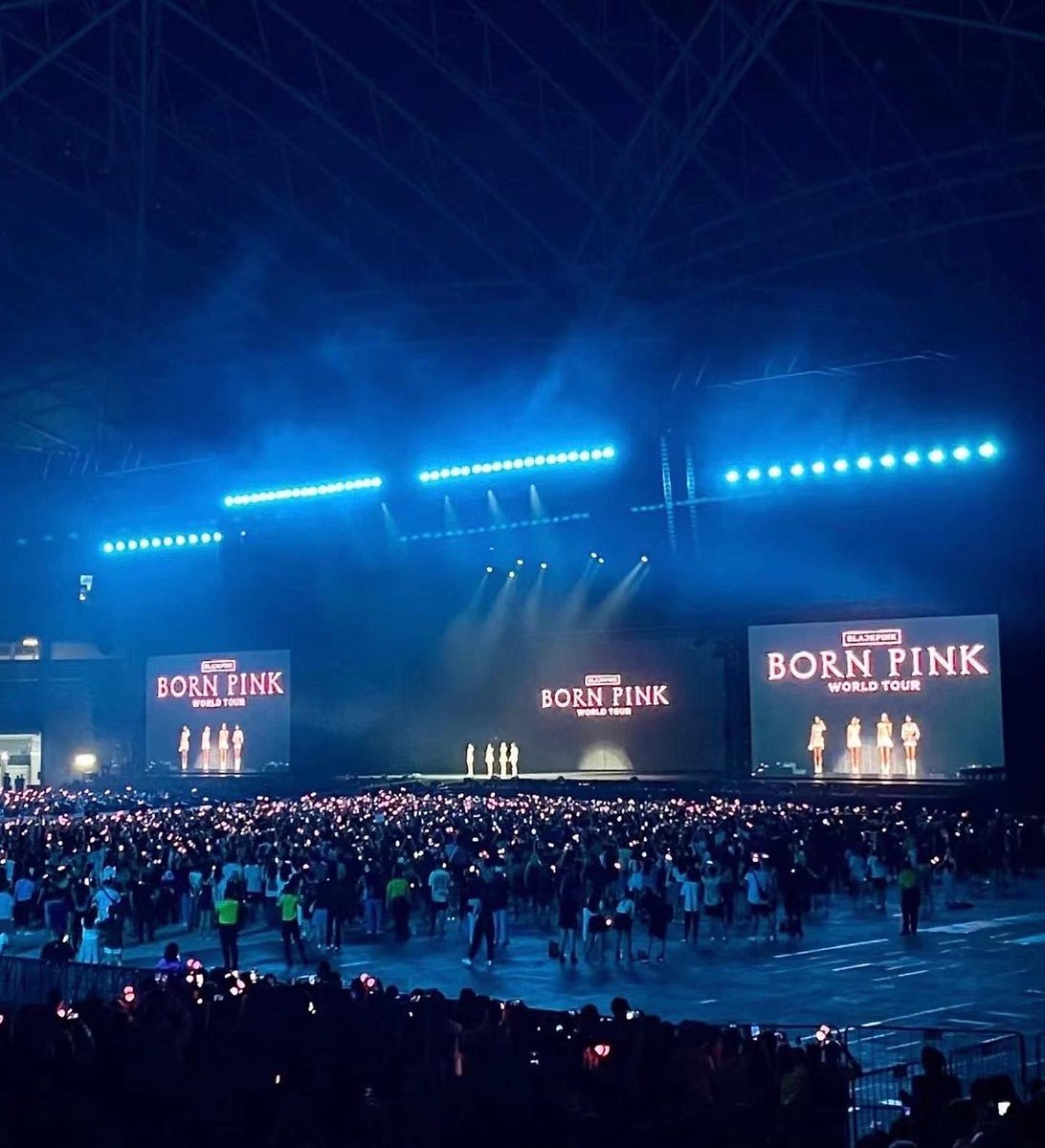 nowadaled's tweet image. New case 🙌 Our MK series P3.91 applied at #blackpink concert at #singapore 

🔺Panel size :500X500mm
🔺ICs: ICN2153+3840hz
🔺Leds: Kinglight led.

-
-
#nowadaled #ledsign #leds #panels #ledboard #rentalledscreen #pixels #concert #djlife #singers #activity  #novastar #church