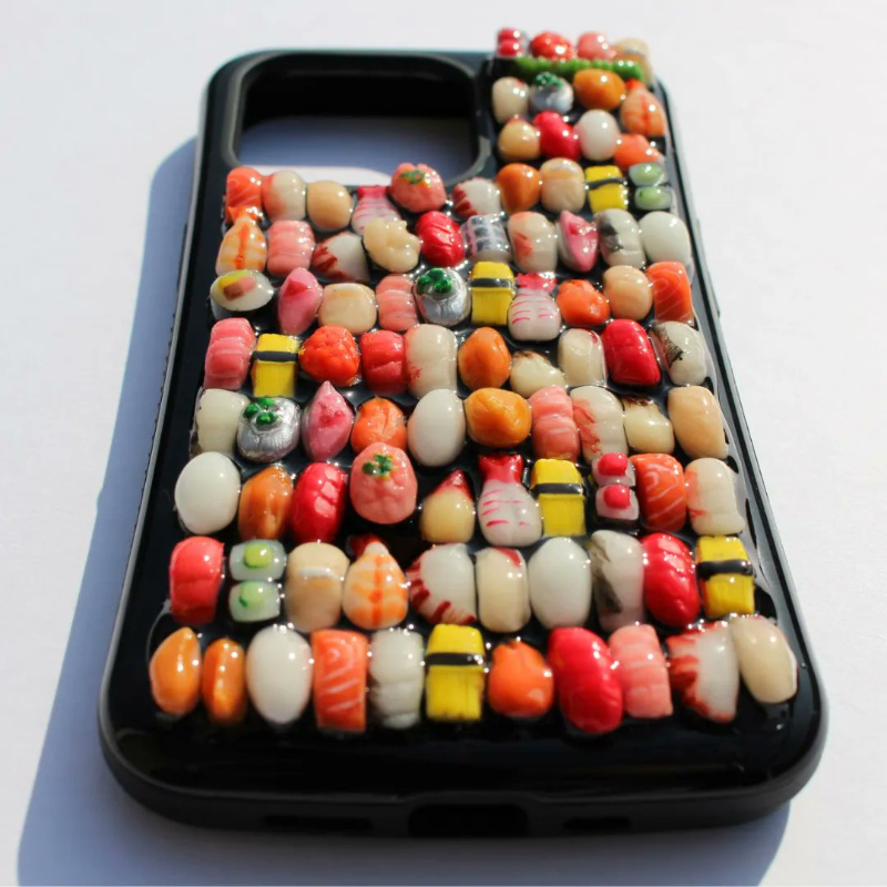 minnecom's tweet photo. 寿司滿溢的iPhone手機殼🍣
對於愛吃寿司的人來說，簡直是無法抗拒的誘惑...！
