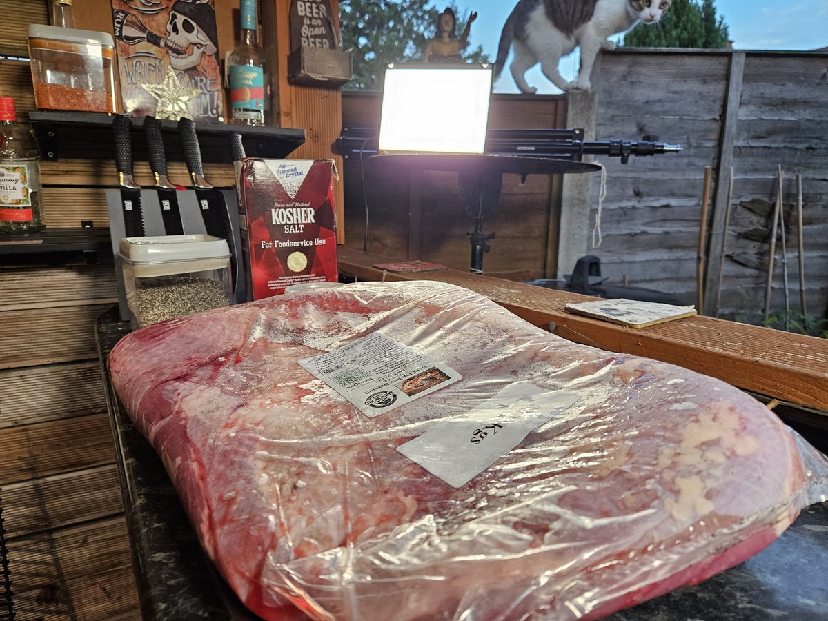Getting set up for today's cook and filming! 🎥
I think someone is already eyeing up my meat! 🐈

#catlover #goochiesbbq #bbq #bbqbrisket #Texas #uk #outdoorcooking #smoker #brisket