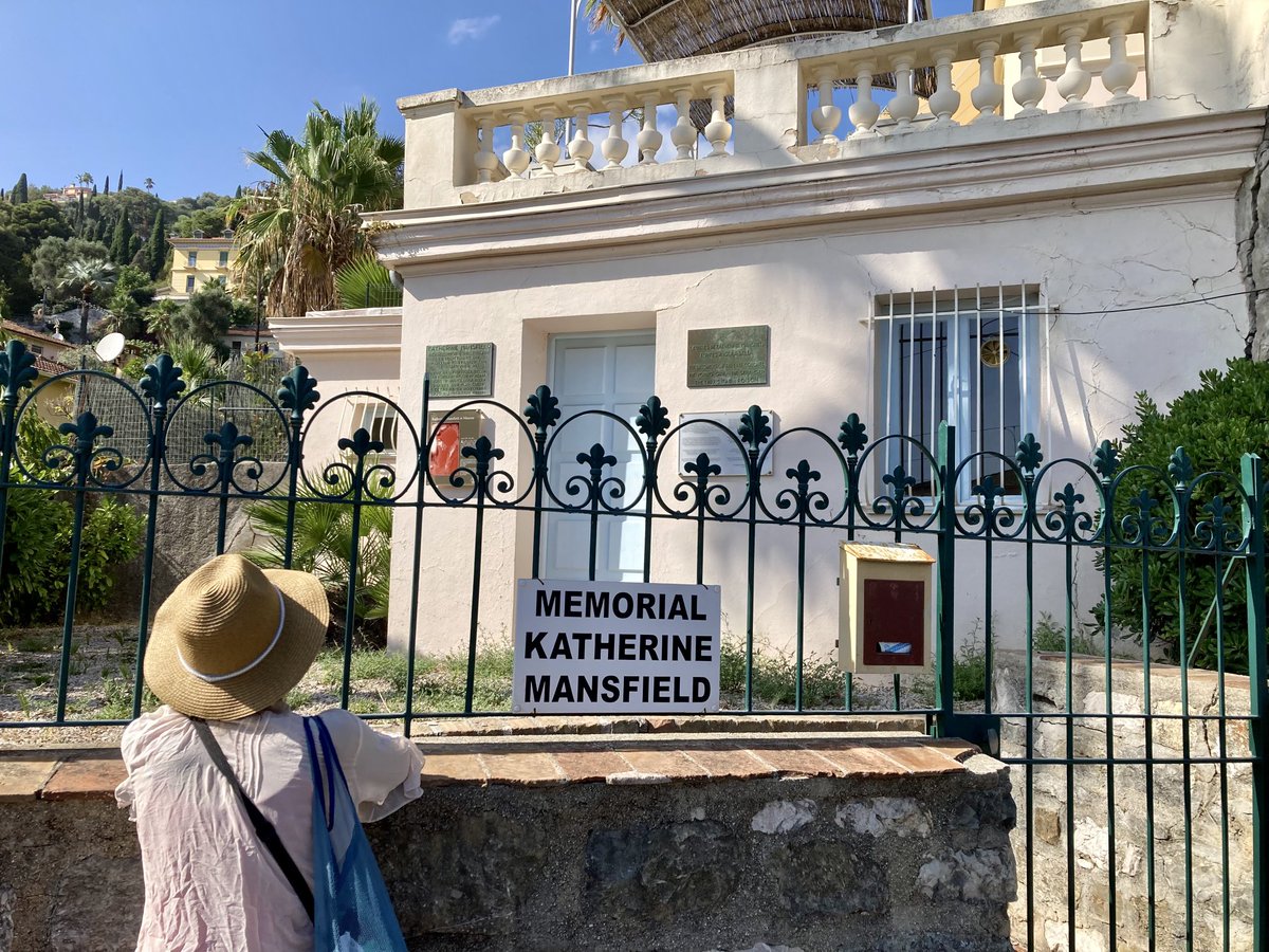 taftan's tweet photo. Passing by. Mansfield centenary. Menton. https://t.co/saQt4YbMgy