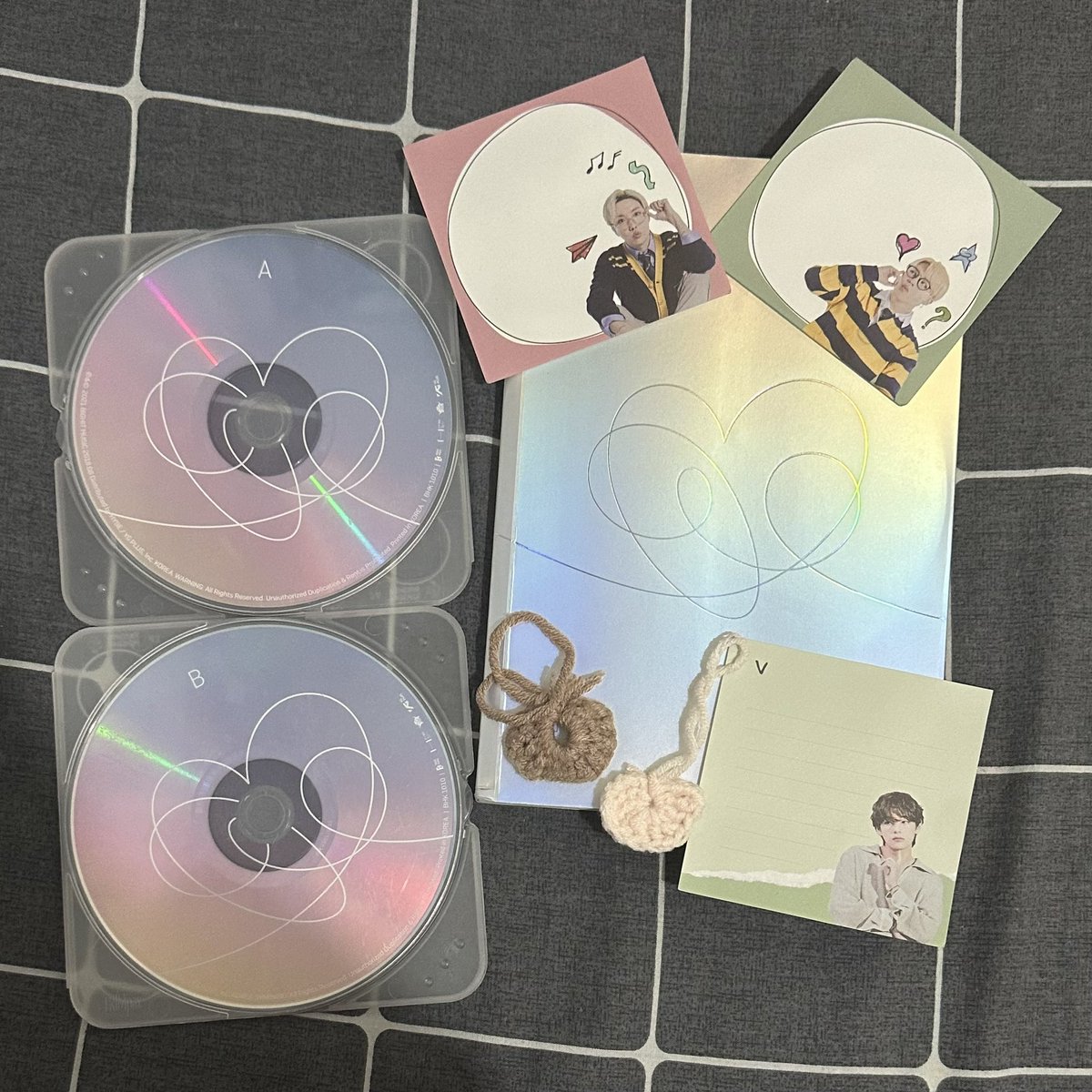 camsgyu's tweet photo. Hello !! @093kartz My unsealed bts arrived earlier than expected >< Thank you so much seller <3 #093feedbacks https://t.co/ydgXTnNgeq