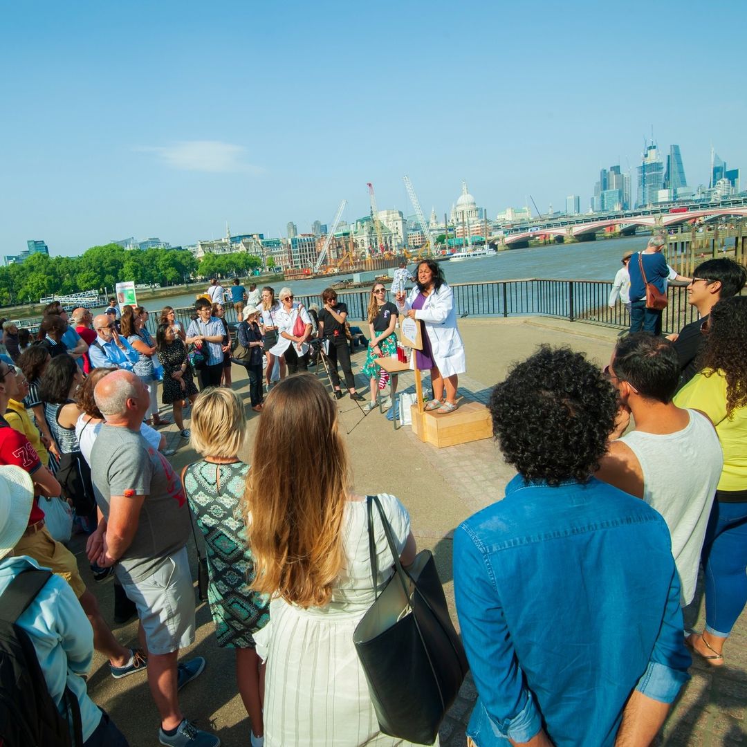 HHU_de's tweet image. 🚺 Reminder: #SoapboxScience Event on Saturday, August 5! Come to Schadowplatz and listen to our scientists!
Soapbox Science is a public event that spotlights women and non-binary scientists and their research.
When &amp;amp; where?
Sat, Aug 5, 1-4pm
Schadowplatz
Photo: Soapbox Science