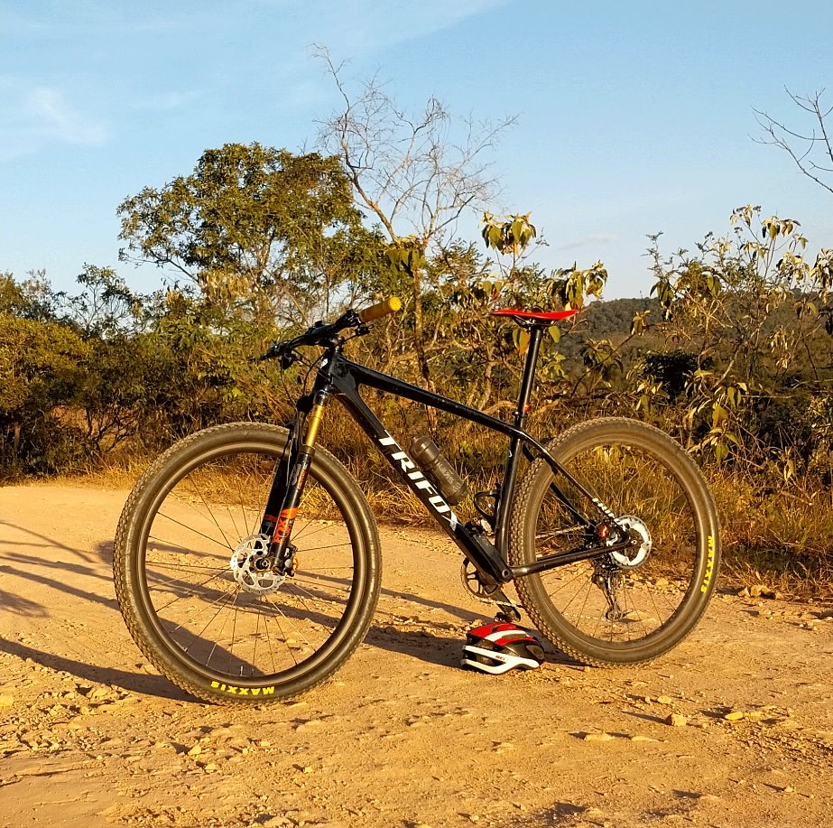 TrifoxBike's tweet photo. Trifox Ultra Light 29er Carbon Hardtail MTB Frame SDY20 🚵
🔸Ultra-lightweight(980g-1050g)
🔸148mm O.L.D (BOOST) Disc Brake
🛒 https://t.co/7l8bvIOpzv
#ultralightframes #carbonhardtail #mtbframe #mountainbiking #smh #bikethatrunsonwater #mountainbikeride https://t.co/Ylad5Z4DpO
