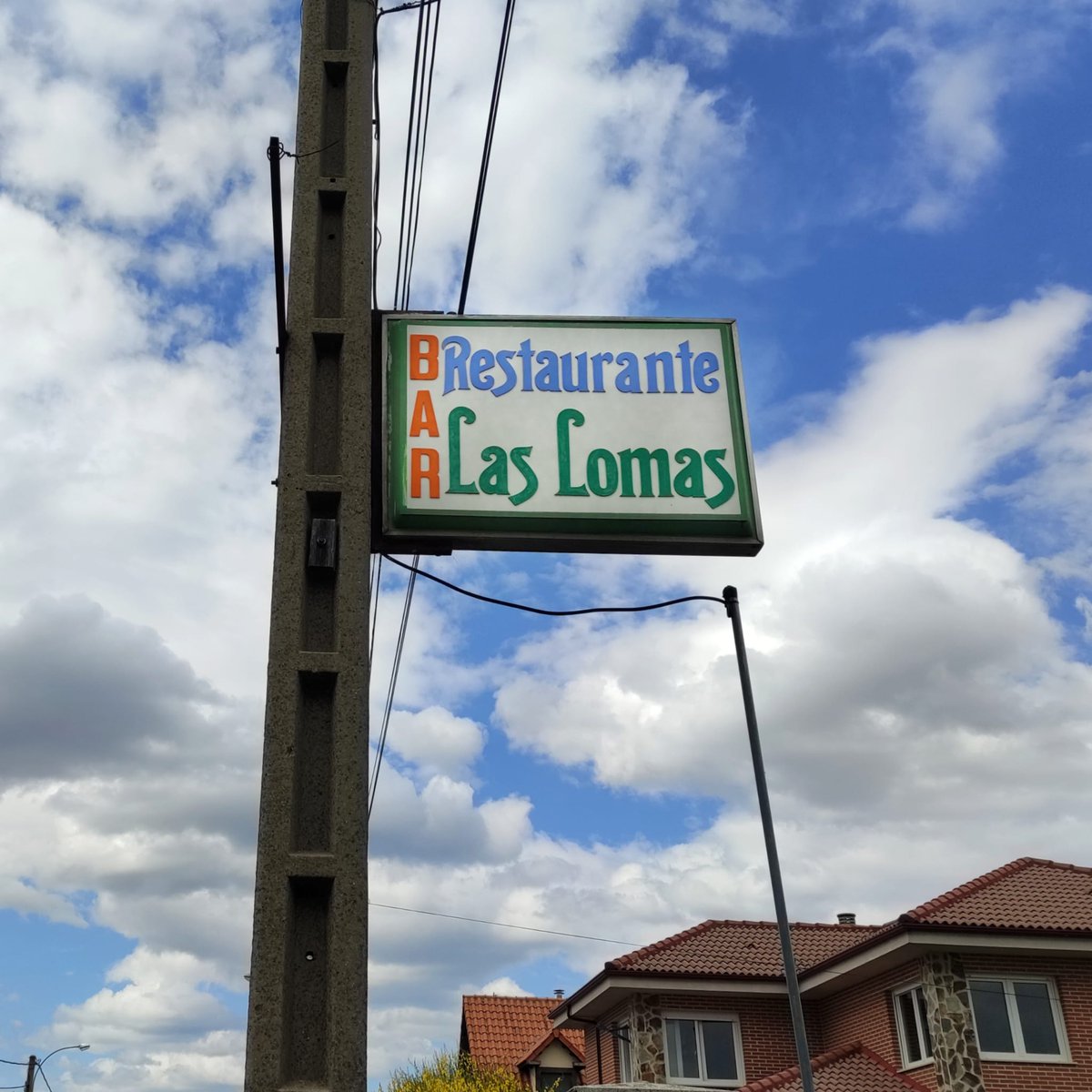 Bar Restaurante Las Lomas // Calle Los Pinos 150 // Valdefresno // León

Toda la historia, en instagram 📸👇🏻
intagram.com/ele.mayuscula.…

Foto: <a href="/ordasjavier/">Javier Ordás</a> 

<a href="/patrimografico/">Red Ibérica en Defensa del Patrimonio Gráfico</a> #patrimoniografico #leonesp #tipografia #rotulos #signs #fotografía