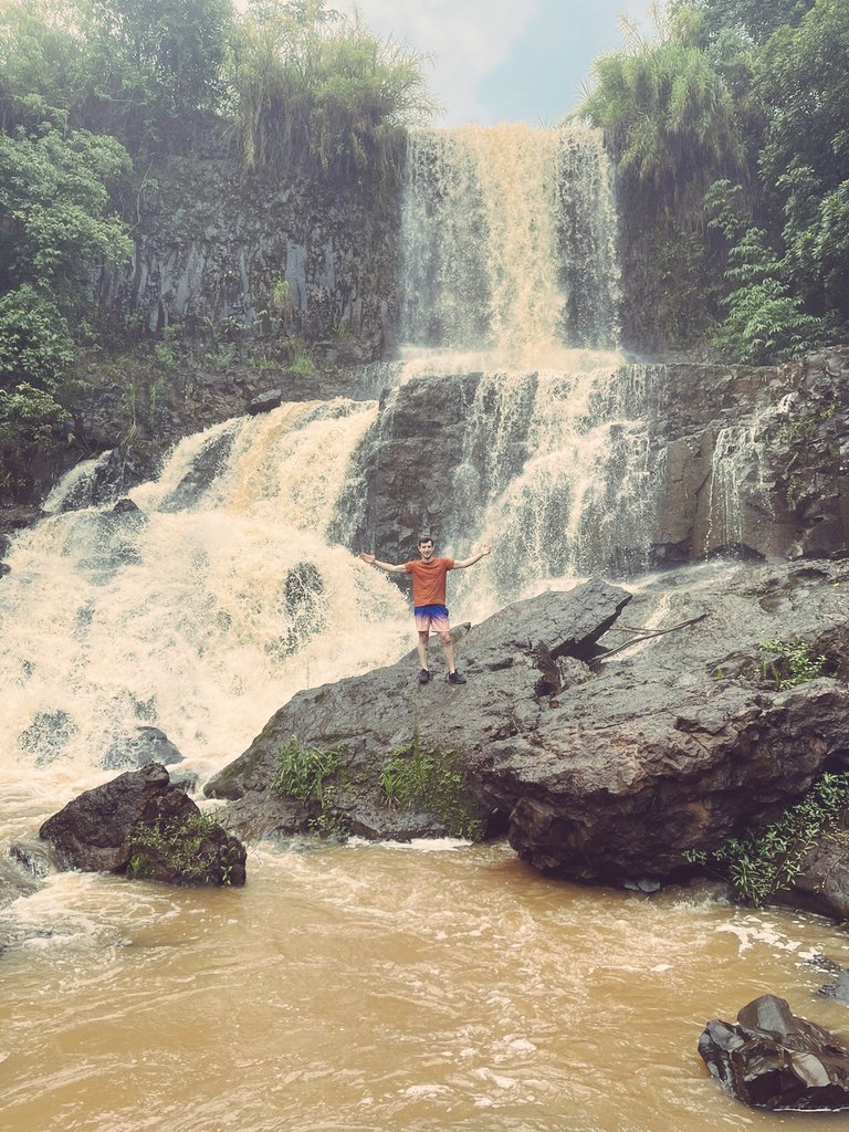WeymanWrites's tweet image. Video games taught me that there should always be something hidden behind a waterfall.
In reality, there is only rock and grime.
I couldn't go home empty handed, so I scooped some of that squidgy goodness into my pockets.
I am now the proud owner of #Gloop City.
#vss365