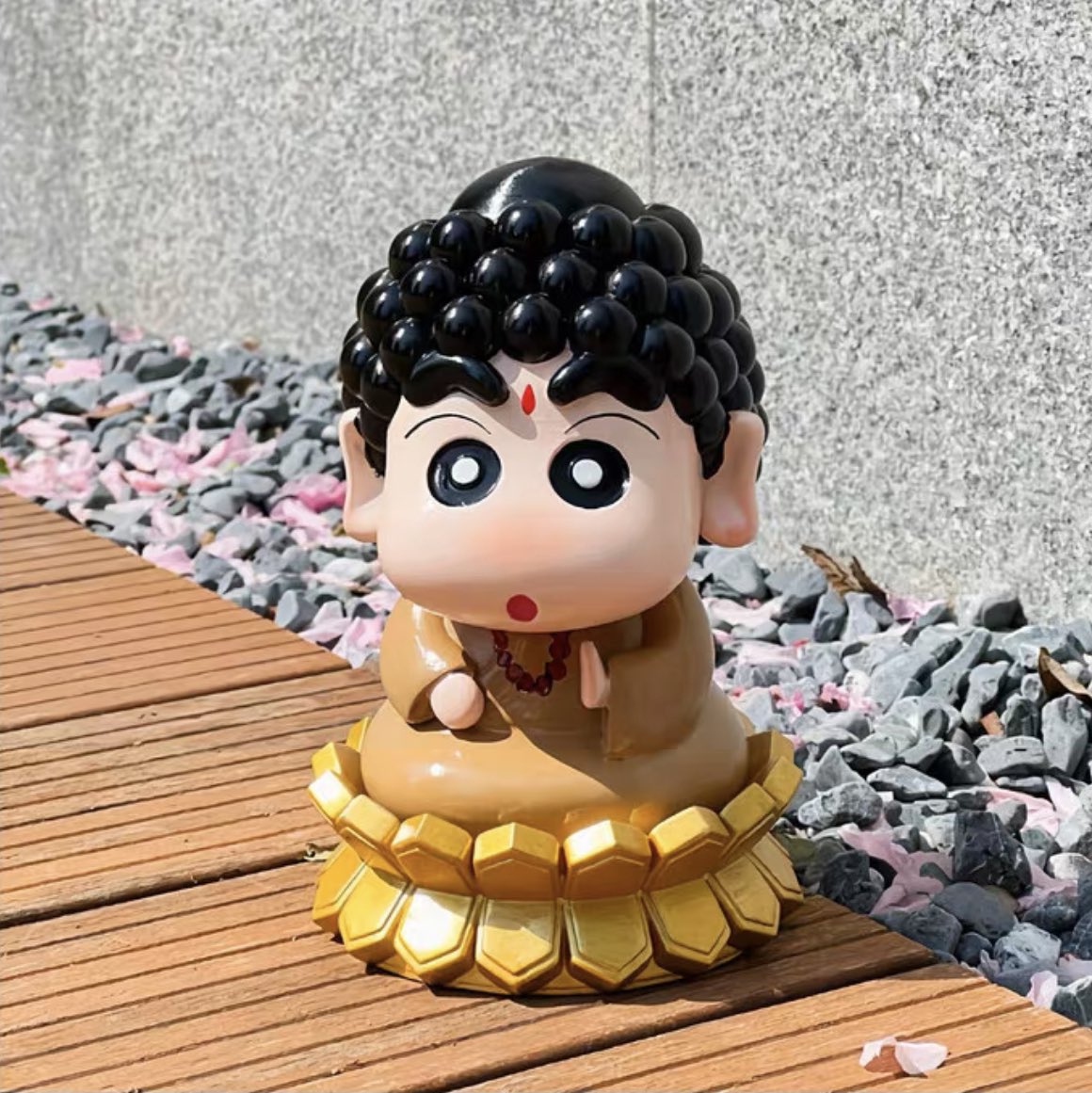 อยากหาเพื่อนมาหารบาปอ่ะ💖ปลุกความเป็นพุทธมามกะในตัว✨เป็นโมเดลชินจังเวอร์ชั่นรู้ผิดชอบชั่วดี คือดูก็รู้ว่าน้องเค้ามีประโยชน์🌷ตั้งไว้ที่เตียงก็ทำให้หลับสบาย วางไว้โต๊ะทำงานคือเจ้านายหลงหัวปักหัวปำ💗ถ้าไว้ในห้องนอนแม่คือแม่เลิกบ่นเลยนะ คือของเค้าดีจริงตัวละสองร้อยนิดๆ เอง