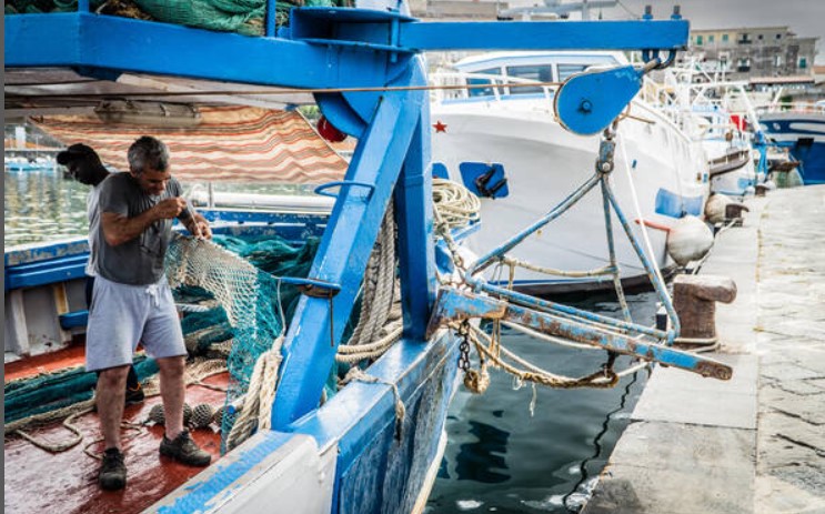 siciliammare's tweet photo. Fermo pesca, dal Masaf aiuti per le imprese https://t.co/dghgbYG8ZF https://t.co/MfTjtPUDj2