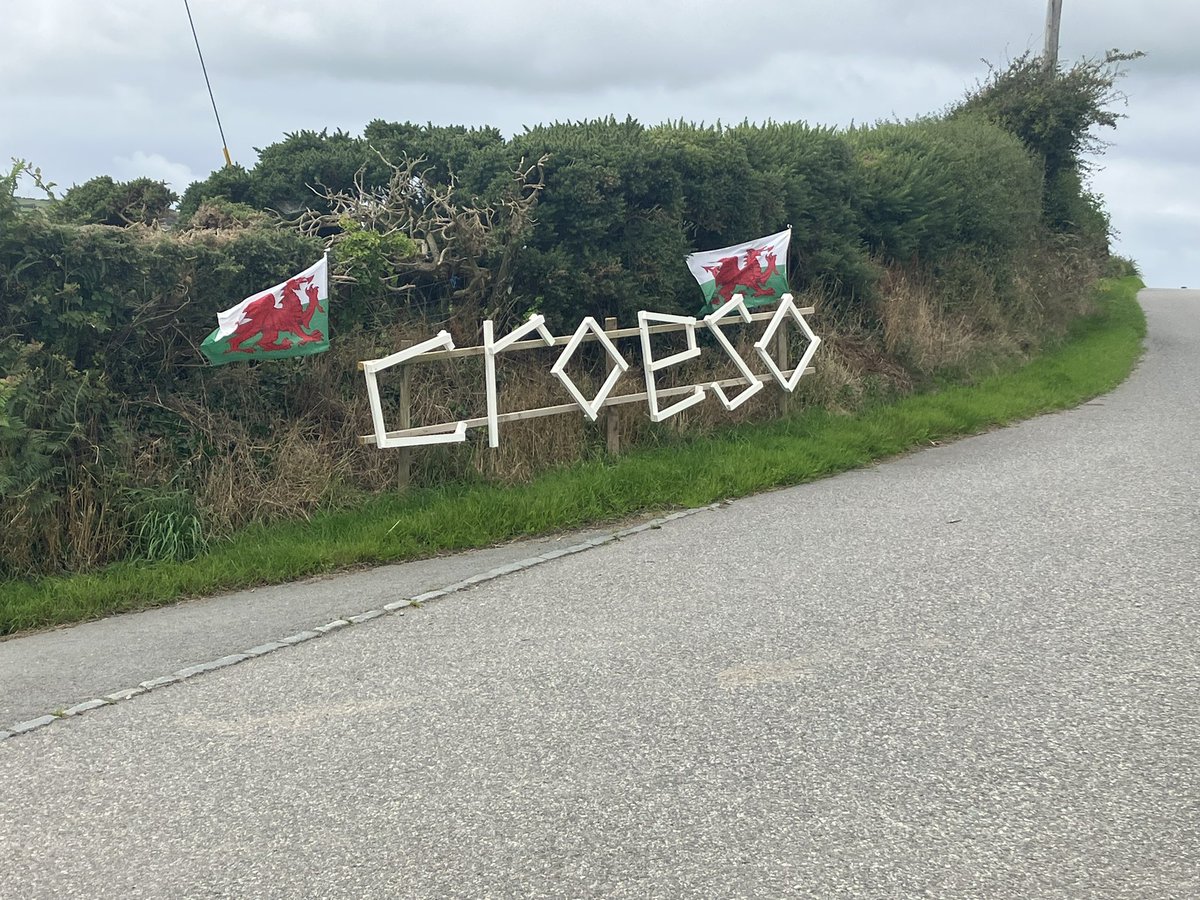 Steddfod am dani 🏴󠁧󠁢󠁷󠁬󠁳󠁿 Da ni yn barod am danoch yn Pen Llŷn ma 🎶 🍺 🎉 Croeso cynes i chi. Welai chi ar y maes 👍🏻 #eisteddfod #llynaceifionydd