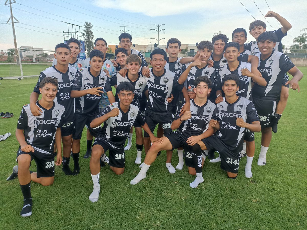 ClubNecaxa's tweet photo. Nuestras categorías #Sub14 y #Sub15 se clasificaron este jueves a la Gran Final de la #CopaChivas, donde el día de mañana buscarán el título ante @Chivas Gigantera y @TolucaFC, respectivamente.

¡Éxito, Rayos! 💪

#HechoEnNecaxa ⚡️ https://t.co/AfmuiF4B9w