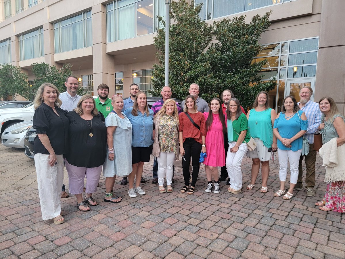 CoachFree2's tweet photo. "Perspective is the easiest thing ti lose and the hardest thing to gain." - Tim Tebow

Tebow did a great job speaking tonight. Looking forward to a great year with this crew! (Missing a couple) https://t.co/i6Ya1cYowr