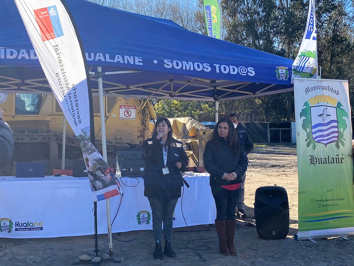 MinagriMaule's tweet photo. ✅Este jueves en la zona costera de Curicó, en #Hualañé con su alcaldesa Carolina Muñoz y Seremi @MinagriMaule se entregaron 602 sacos de cubos de alfalfa para alimentación animal de 641 cabezas de ganado, beneficiando a 49 agricultores NO INDAP 👩🏻‍🌾Inversión de  $6.855.576 https://t.co/yePaoTKWMW