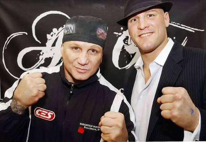 AmbrosiniJoey's tweet photo. Tonight’s movie pick is dedicated to my decision in training for boxing. I’d like to thank my friend, Tony "TNT" Grano, for agreeing to show me the ropes and I can’t wait to get started.
#BleedForThis #VinnyPaz #TonyGrano #Boxing #ActorsLife https://t.co/oYkDM6bVnj