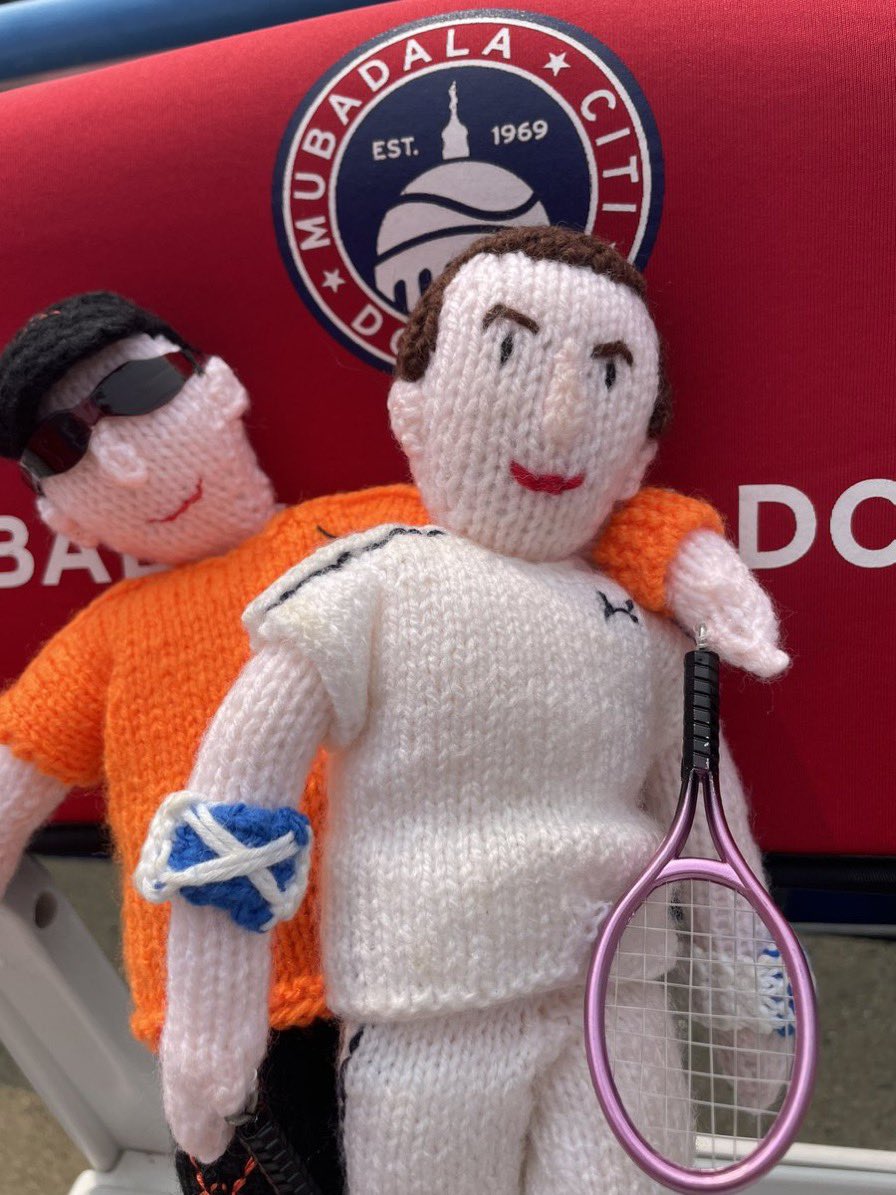 It’s not every day that two knitted versions of your sons pitch up to watch an <a href="/atptour/">ATP Tour</a> event. Love Jamie’s shades and Andy’s sweatband. 👌<a href="/knittedandymur1/">Knitted Andy Murray</a>
