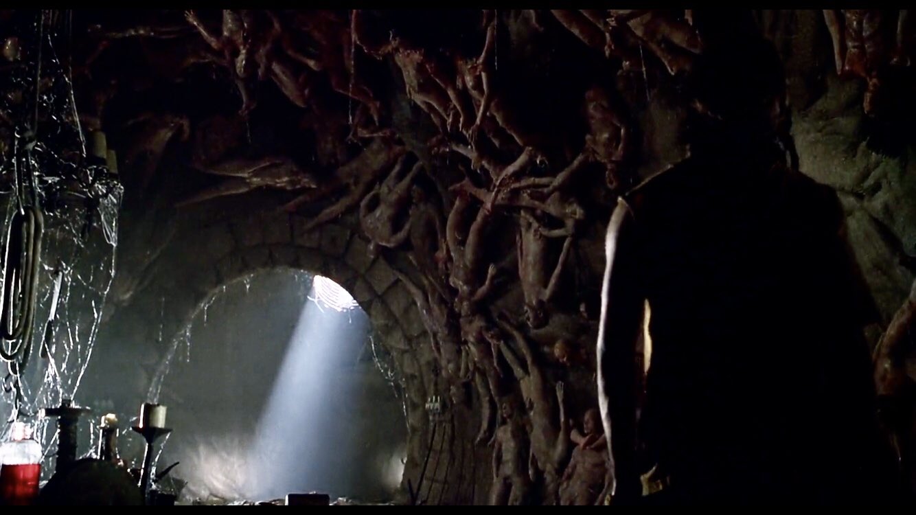 mupi on X: TW  CW ‼️ gore, demon  monster, dead body, nudity ‼️ mvs Jeepers  creepers (2001) Budget : $10 million Box office : $59.4 million  t.coCrMFf38246  X