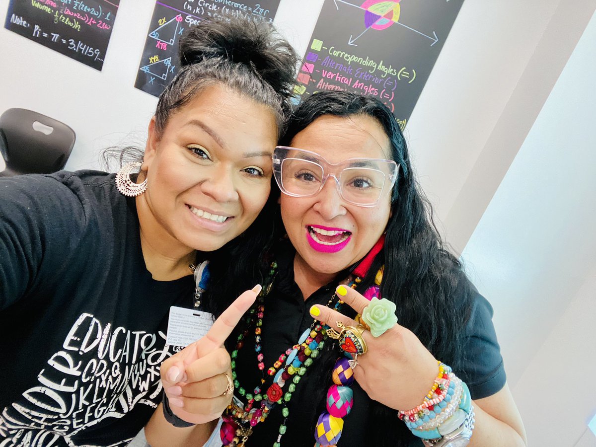 iLunaMode's tweet photo. Something MAGICAL happens when you see someone who looks just like you! Thank you 956 for reminding me of my “WHY!”  #CulturalRepresentation @DrETontheBorder @CCISD #bilingual #bicultural https://t.co/ql8IilJx5G
