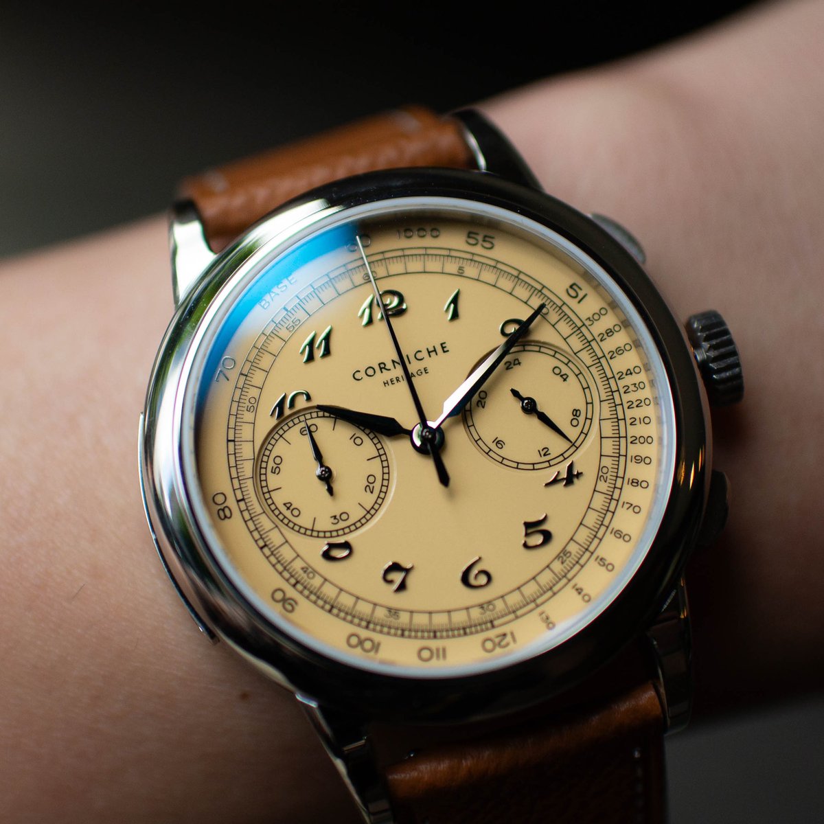 DF_AKI's tweet photo. CORNICHE
300本限定モデルHeritage Chronograph Limited Edition L‘Heure d’Or

コーニッシュウォッチより世界限定300本の時計が入荷しております！

https://t.co/TLKChMy41i https://t.co/ksfN5VWkbN
