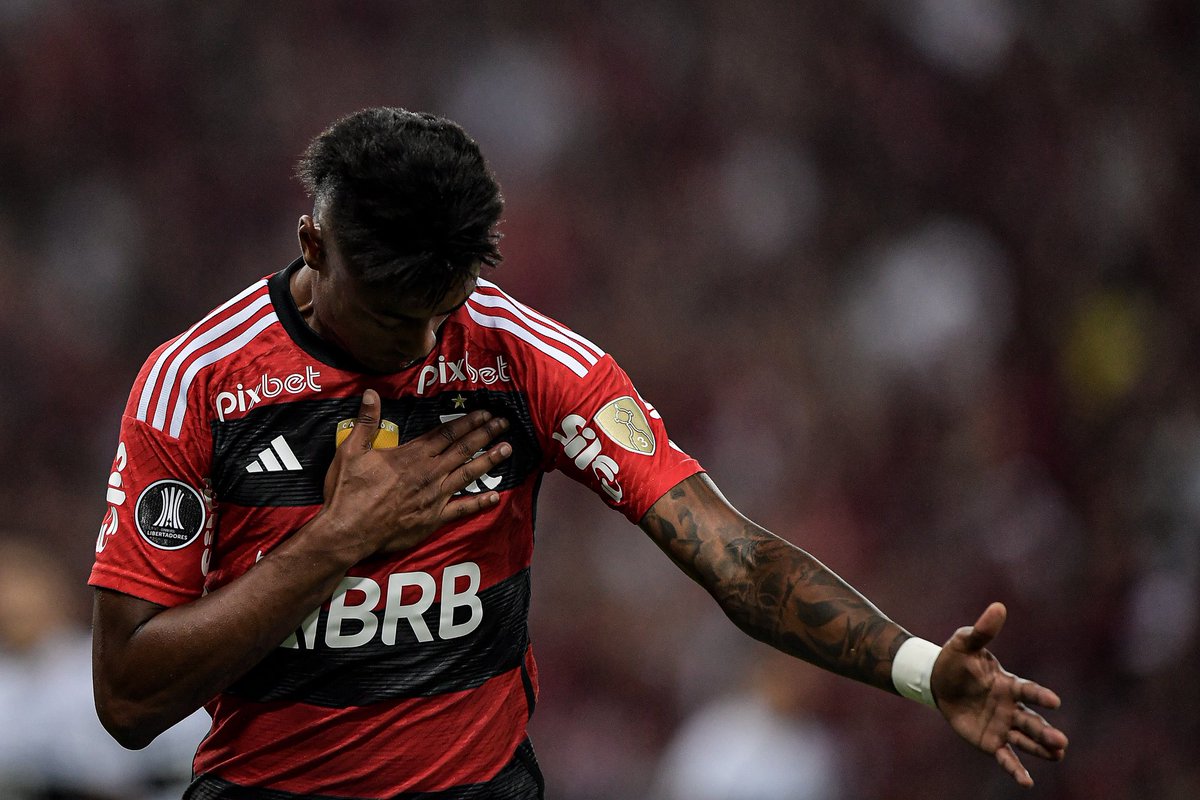 Brunohenrique's tweet photo. Jogo difícil, mais uma grande vitória Seguimos juntos vamos Flamengo❤️🖤 90 minutos ✅
#obrigadodeus 🙏🏾🙌🏾 https://t.co/2SW9ptfr5j