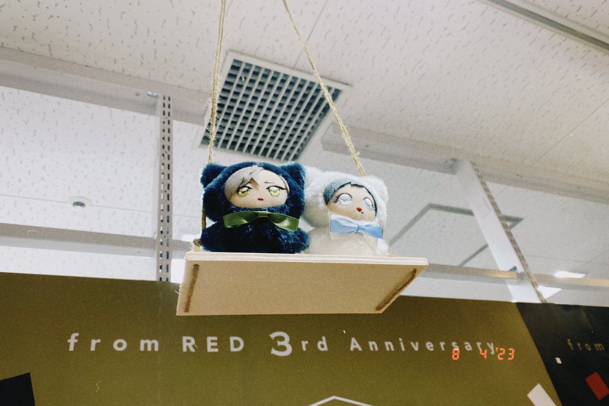 2569musica's tweet image. fromRED、創刊3周年おめでとうございます🥳
ちみけもたち、可愛すぎた🤦🏻‍♀️
全員おうちに連れて帰りたい🧸
ディスプレイが上の方にもあるので、上も要チェックです✔️
初日で混雑していたので、またゆっくり見に来ます😌
 #fromRED3rdAnniv
