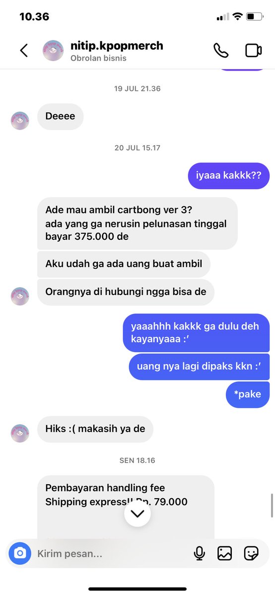minwonuuw's tweet photo. sebelumnya juga dia pernah nawarin carbong v3 yang katanya ada yang nyicil tpi gaditerusin, dan ini bukan cuma ke aku tapi keberapa orang. ga cuma carbong aja malahan yang dia tawarin begini 

#penipuan #scam #merchkpop #os #yunitasari https://t.co/kbV5zcX08h