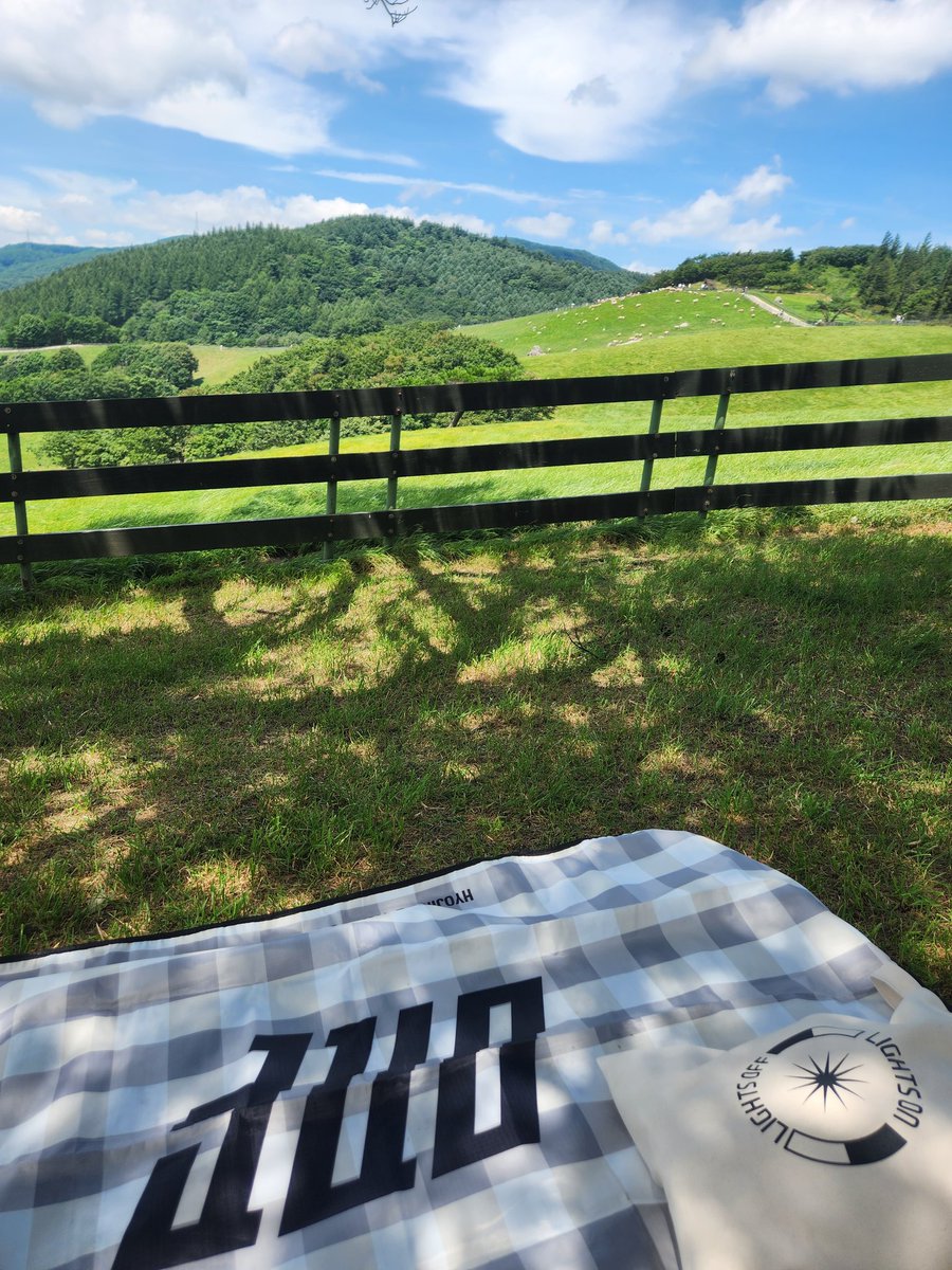 SecretKpopClub's tweet image. Happiness with no filter 🥰

With @rain7roses and @blueeyesfuse

#Littlebreak #ONF #온앤오프