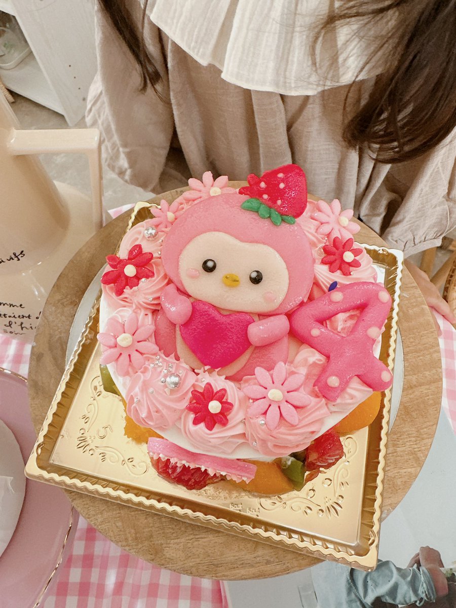 yuu_JAM_'s tweet photo. 今日は娘の4歳のお誕生日👧🏻🤍

ケーキは娘の大好きなぽぽのケーキ🎂🍓

ぽぽ可愛すぎて食べれない🤦‍♀️

@official_jo1 
@jo1xsanrio 
#JO1 
#川西拓実 
#JOCHUM #ぽぽ https://t.co/1khCPrPnsi