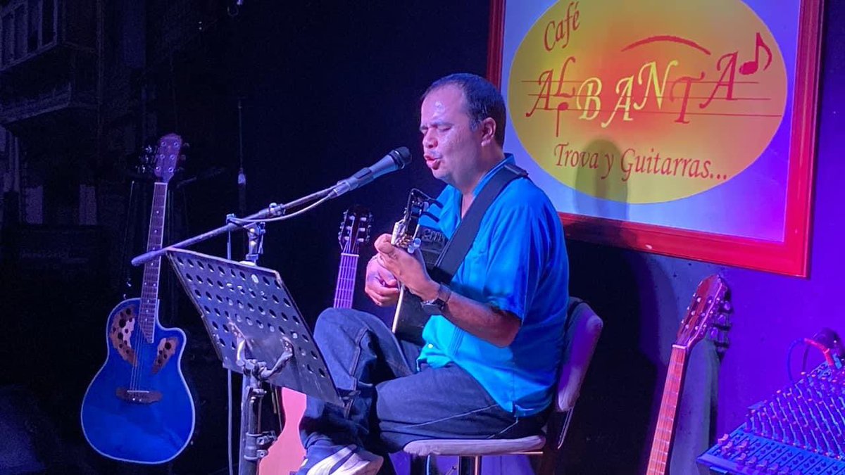 ¡SEGUNDA LLAMADA!

La trova ya está sonando en Albanta con Mario Caballero previo a nuestra tradicional noche de Silvio Rodríguez. 
Chema Rodríguez ya calentando motores. 
Últimos lugares disponibles. 
#albantacontigo #EscuchaTrova #ChemaRodríguez #lomejordelomejor #musicaenvivo