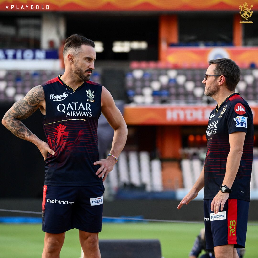 RCBTweets's tweet photo. We thank 𝐌𝐢𝐤𝐞 𝐇𝐞𝐬𝐬𝐨𝐧 and 𝐒𝐚𝐧𝐣𝐚𝐲 𝐁𝐚𝐧𝐠𝐚𝐫 for their commendable work during the stints as 𝗗𝗶𝗿𝗲��𝘁𝗼𝗿 𝗼𝗳 𝗖𝗿𝗶𝗰𝗸𝗲𝘁 𝗢𝗽𝗲𝗿𝗮𝘁𝗶𝗼𝗻𝘀 and 𝗛𝗲𝗮𝗱 𝗖𝗼𝗮𝗰𝗵 of RCB. 🙌

#PlayBold #ನಮ್ಮRCB @CoachHesson https://t.co/Np2fLuRdC0
