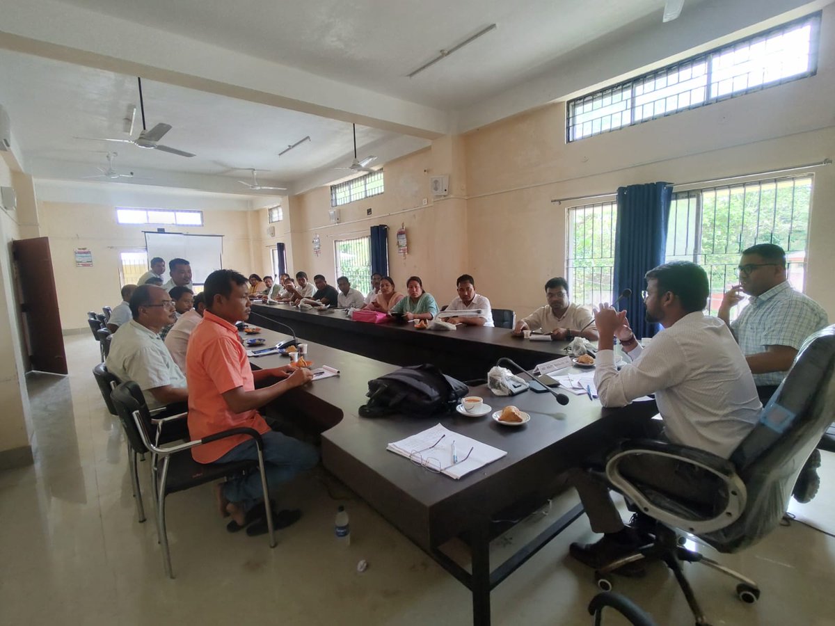 LakhimpurDist's tweet photo. On 03.08.2023, Shri Arjit Mahajan,IAS, Assistant Commissioner, Lakhimpur chaired a meeting at Dhakuakhana Block to review on Swachh Bharat Mission-Gramin with Dy CEO ZP,GP secy &amp; BDO. Also visit to sites within the same block &amp; took stock of the block.
@CMOfficeAssam  @ias_arjit https://t.co/Cc1I1EET7y