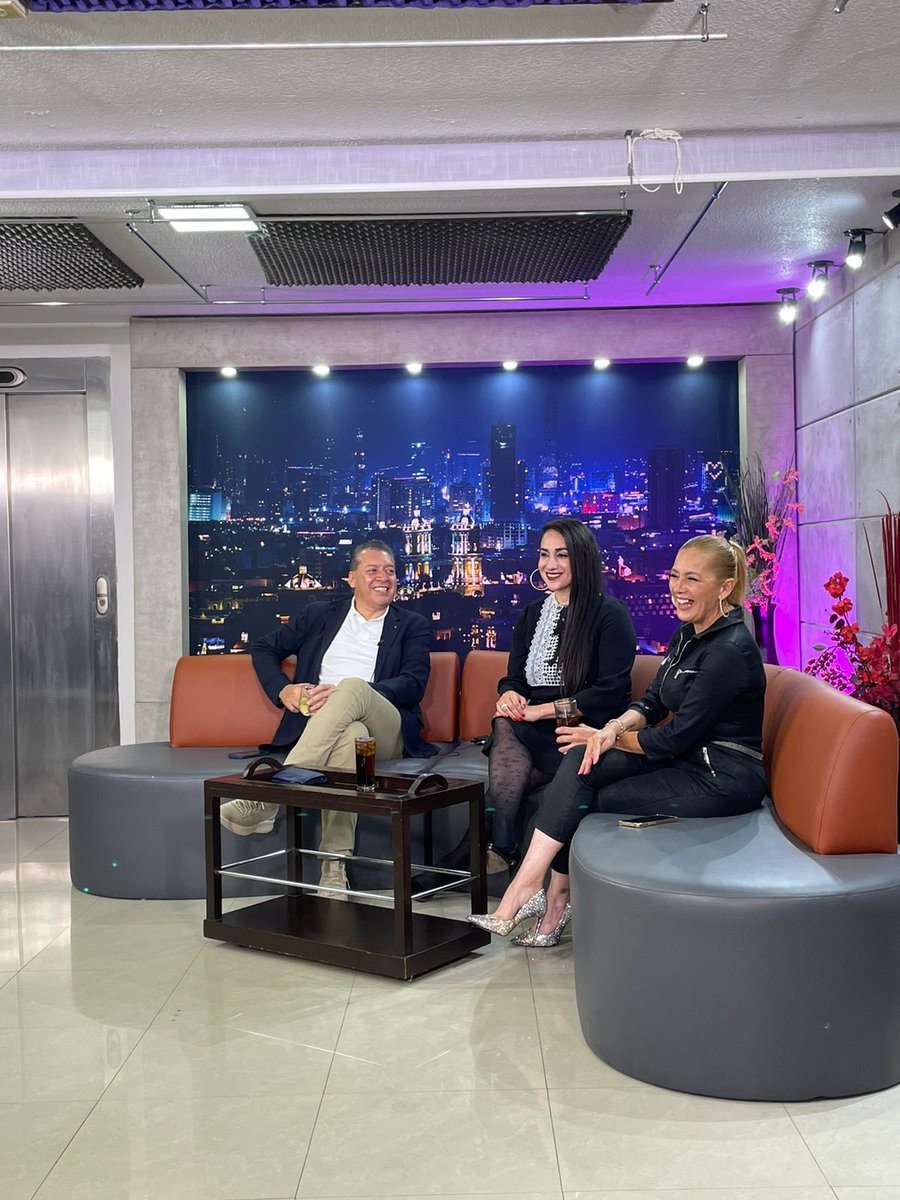 Que bien nos la pasamos en esta #Entrevista en #FueraMáscaras 🎭 con mis queridos <a href="/contracara68/">Enrique Núñez</a> y <a href="/SandraOrtizVe/">Sandra Ortiz</a> , donde hablamos sobre mi trabajo legislativo en el <a href="/CongresoPue/">H. Congreso de Puebla</a> y temas muy interesantes de la actualidad en la política de nuestro estado y del país.