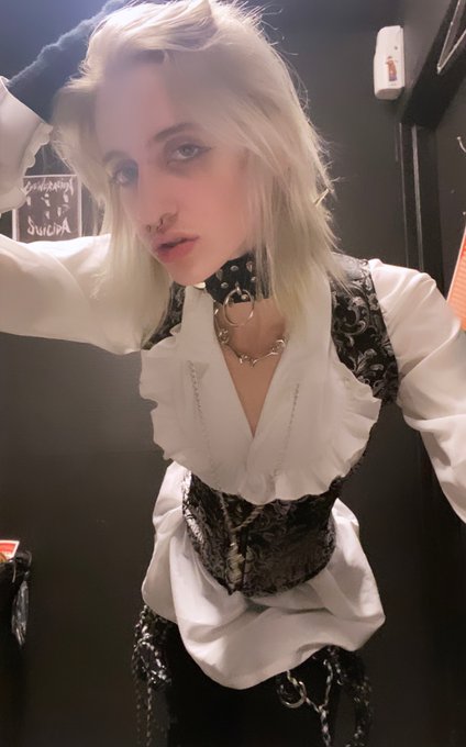 You meet a strange eccentric vampire in a club n he has a cunt wyd ❤️🖤🤍⁉️ https://t.co/ddHkltuJTk<a href="/tag/griffith"class="tags"><span>#griffith</span></a><a href="/tag/berserk"class="tags"><span>#berserk</span></a>