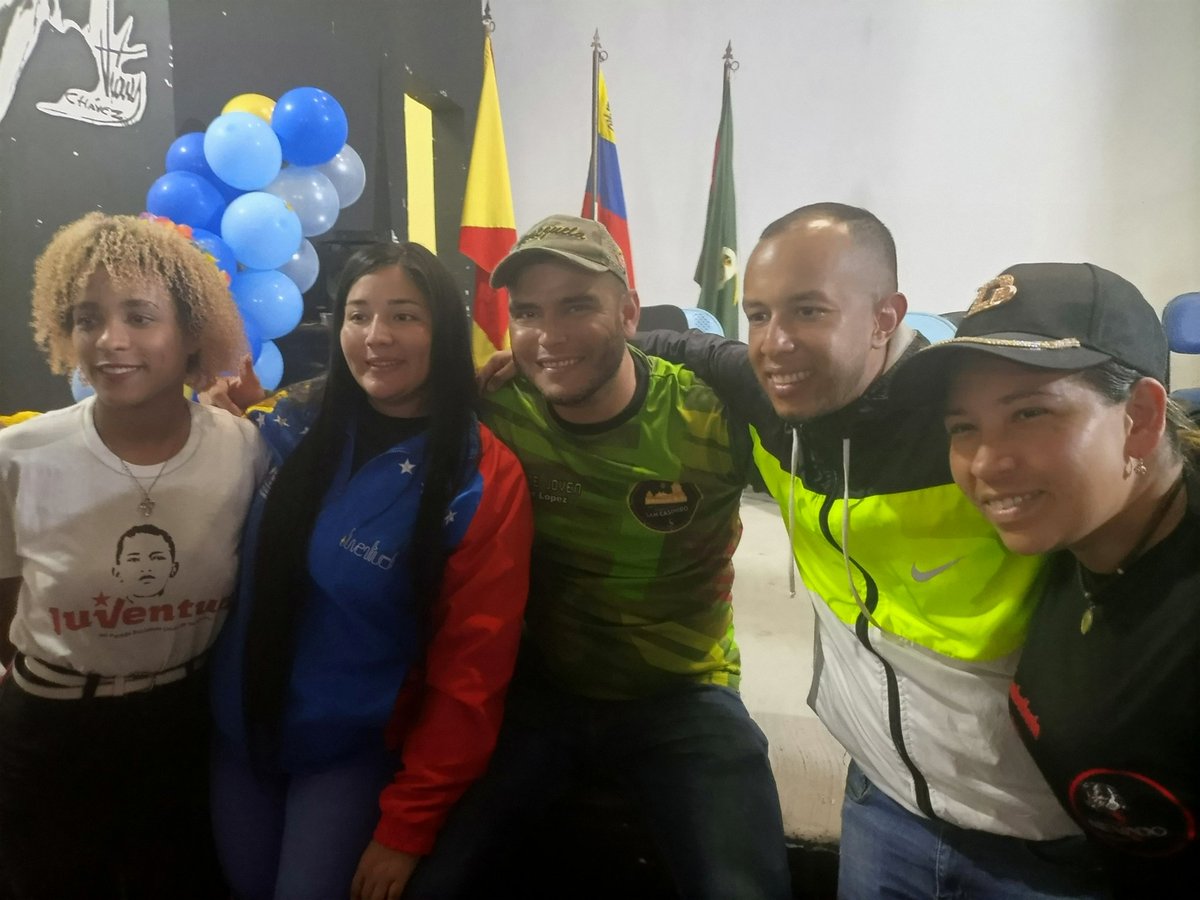 #03Agosto
Continuando con nuestra visita al eje sur de Aragua, la Juventud de San Casimiro se encuentra activada para la ejecución de todas las tareas que vendrán, y de esta manera garantizar el triunfo contundente del conductor de Victorias de la Revolución <a href="/NicolasMaduro/">Nicolás Maduro</a>