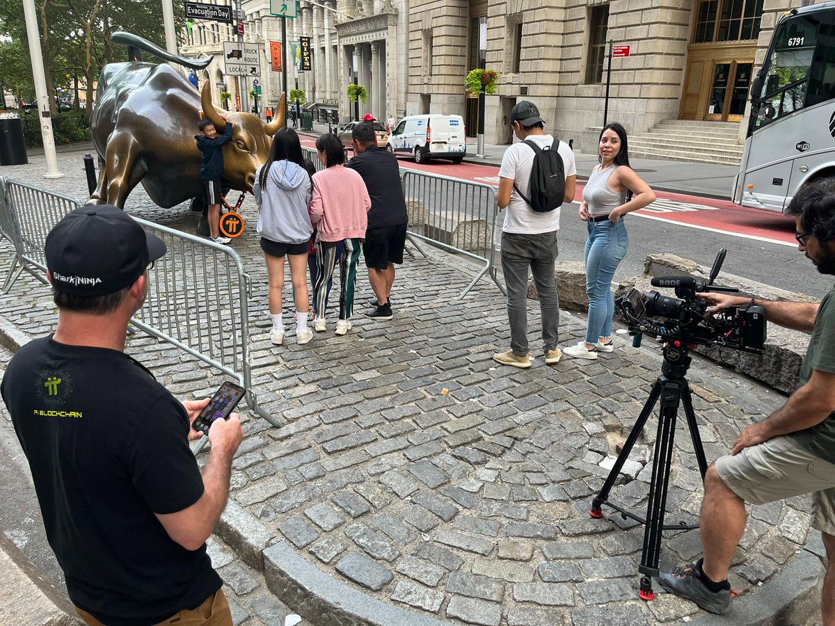 Surprised to find that the Bull on Wall Street wearing the Pi logo🐂

Authenticity to be verified 😂

#PiNetwork #Crypto $PI