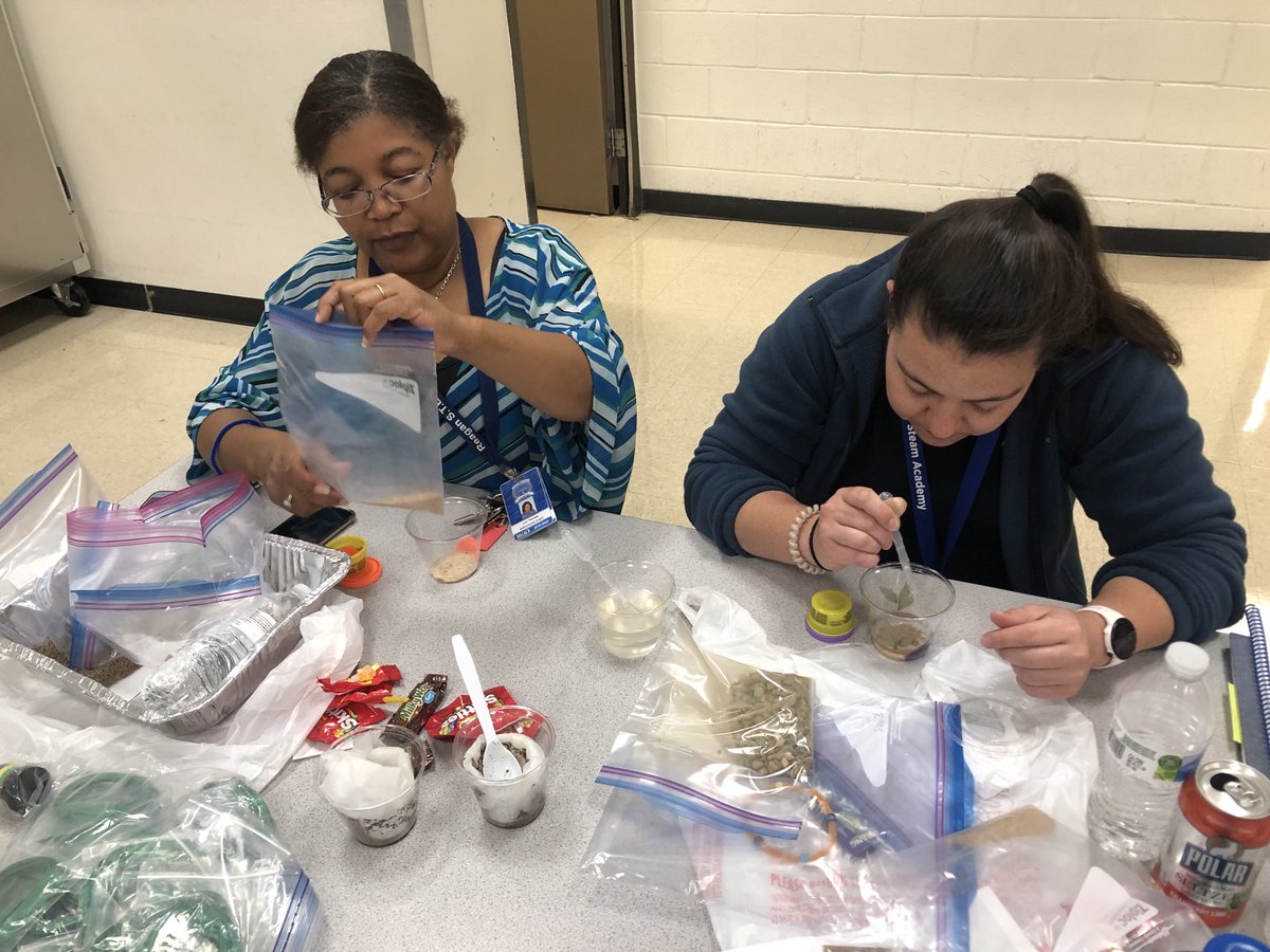 BishopArtsSTEAM's tweet photo. STEAM focus always on the forefront for team BASA.🤩We can’t wait to implement the hands on science lessons we learned with the Dallas Environmental Education Initiative. #handsonScience ⁦@DallasEEI⁩ ⁦@LourdesGarduno3⁩ ⁦@MRamirezDISD⁩ ⁦@dallasschools⁩ https://t.co/kPeRlBqAUH