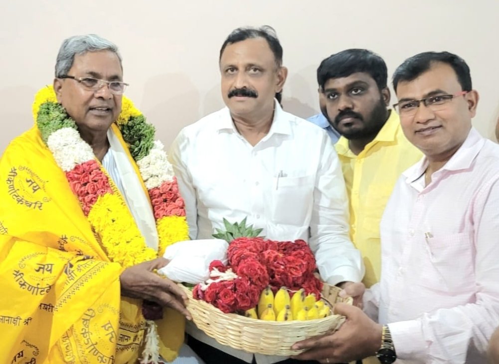 agaraprasanna's tweet photo. 💐🙏With CM &amp; MR🔥
HAPPY BIRTHDAY @siddaramaiah JII / @MRajkumarBNDCC https://t.co/WVv8xGRNja