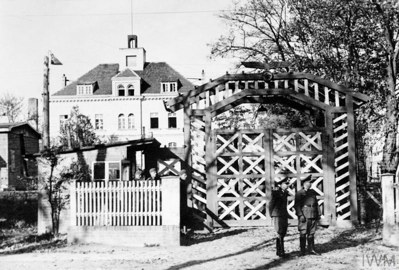 German officers at the entrance to Oflag XXI-B at Schubin (Szubin), Poland. #WWII #WW2