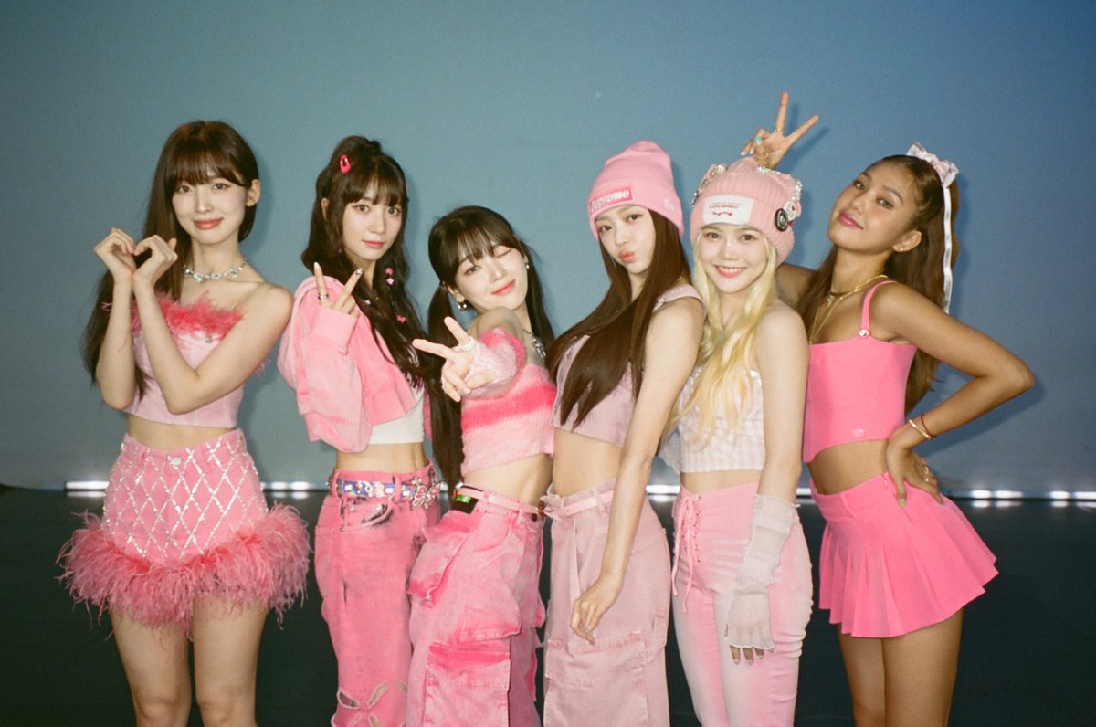 arinihoo's tweet photo. @mnetplus summer really is here now that oh my girl is here! congrats on your comeback my girls! summer is now 100x better with your arrival! i hope that you will be safe for the whole promotion and wishing you all the best as always! https://t.co/FdMc8Wuv3b