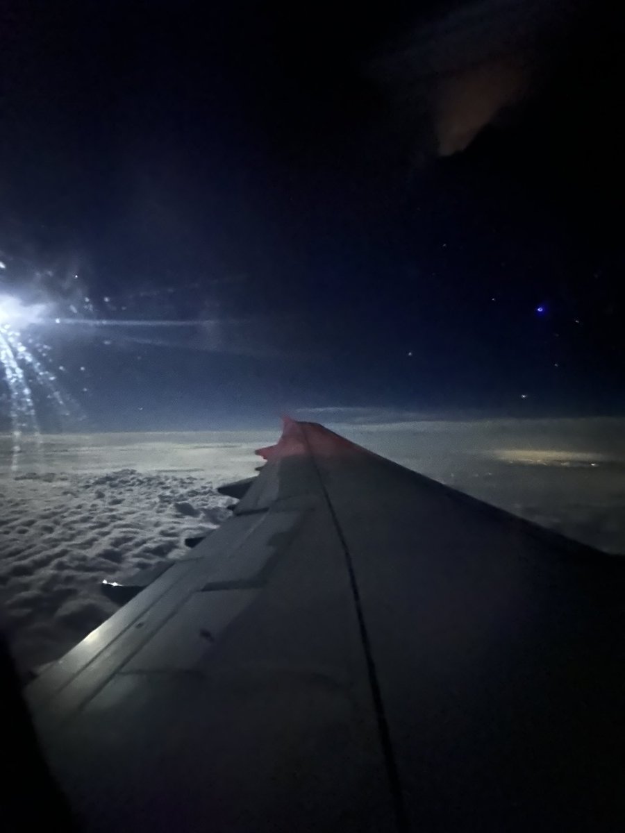 zachstanford's tweet photo. ✈️ Beautiful views from @AmericanAir somewhere over western Tennessee tonight #TNwx ✨ https://t.co/dYpJ4qXg7M
