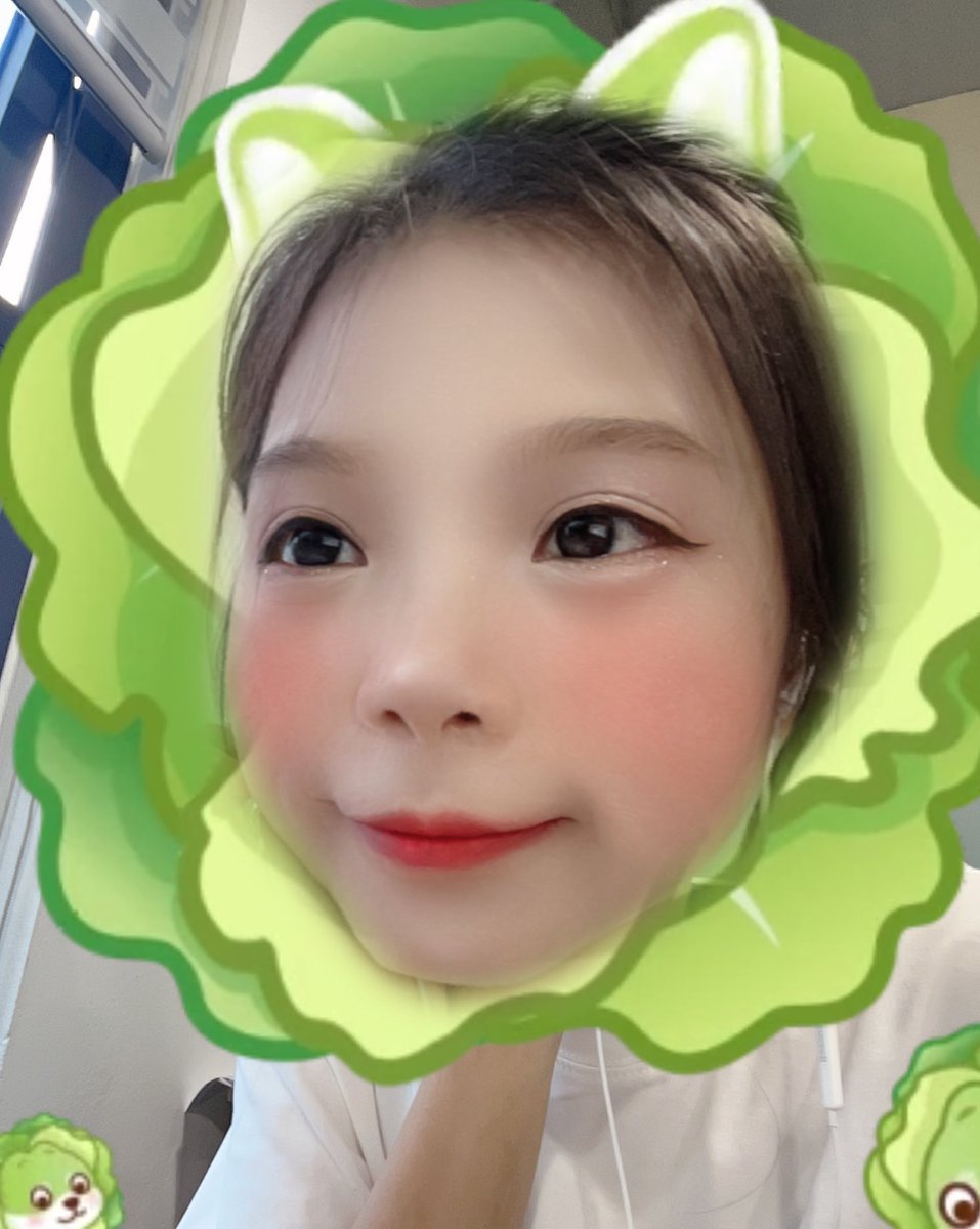 Polaris_Rin's tweet image. 雨が降ってばかり、一日中寝たいね
#POLARIS2023 #ベトナムアイドル  #ポラリス #rinnie_polaris #不忘初心
#雨の日