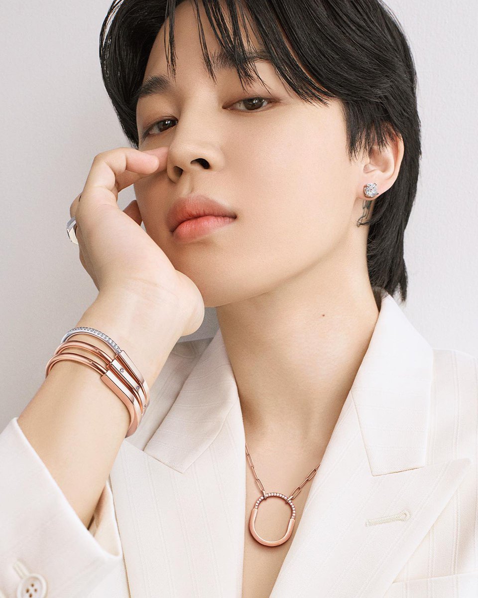Ykik__'s tweet photo. The perfection of this man https://t.co/LedFsw99BM