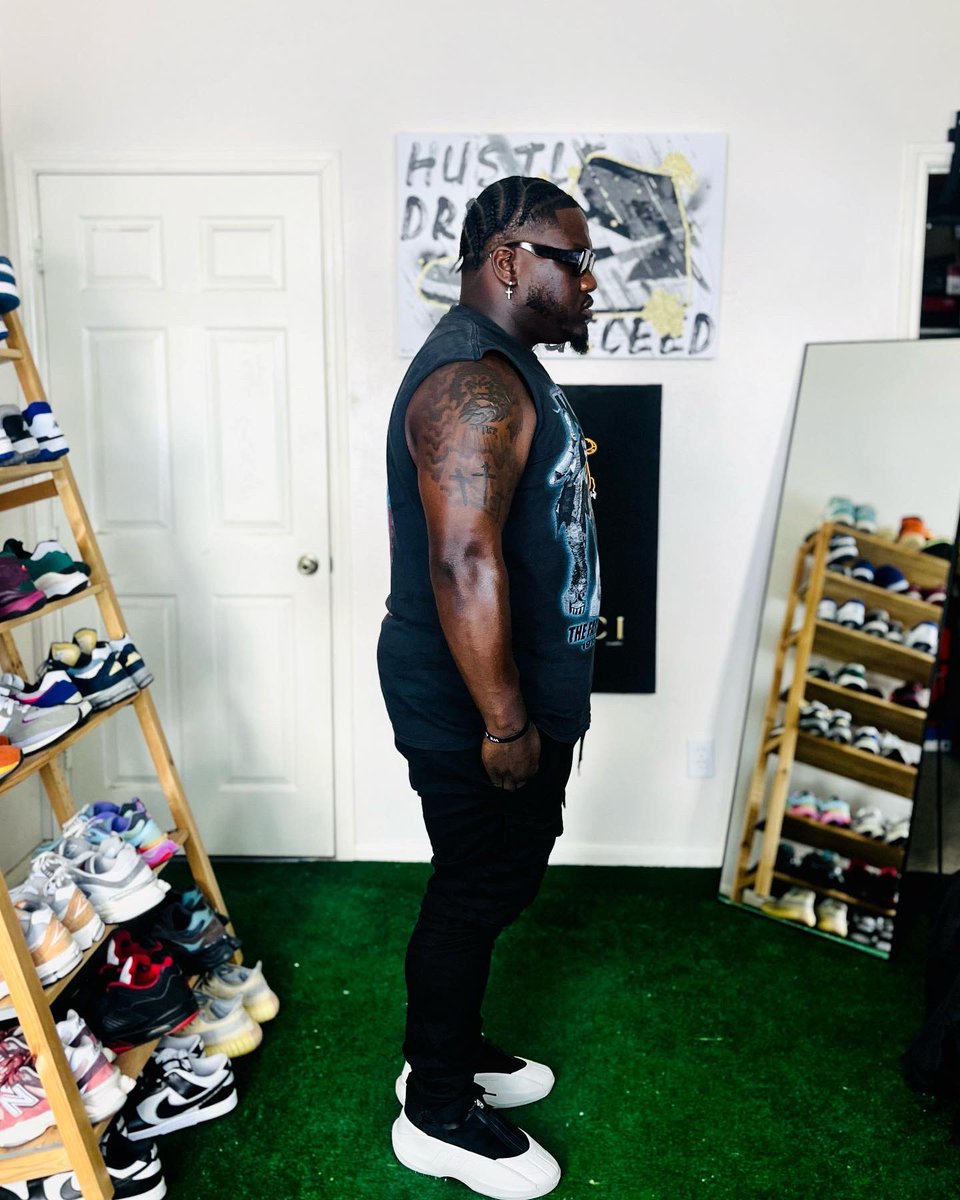 jmgreen1375's tweet photo. I never try to fit in; I was born to stand out 🦍📸 https://t.co/lCh0Q41c5X