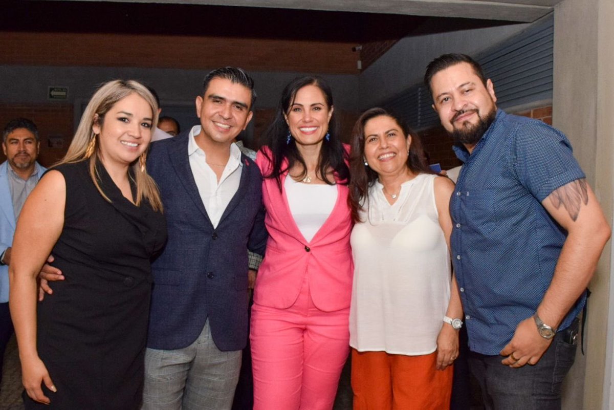 Juntos celebramos el egreso de la generación 7️⃣0️⃣ de <a href="/proempleoleon/">Fundación ProEmpleo</a> , mujeres y hombres 👩🏻👨🏻soñadores y echados para adelante que hoy dan un gran paso hacia el éxito de sus proyectos✨.